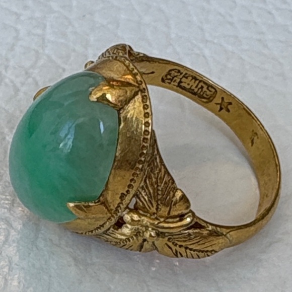 Vintage Hi-Karat Natural Green Jadeite Women's Ring - Picture 6 of 6